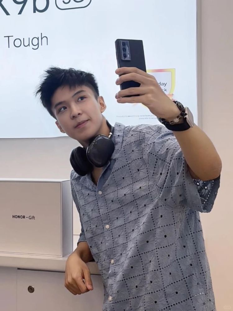 🇲🇾 你们自拍都用什么角度 - 小红书